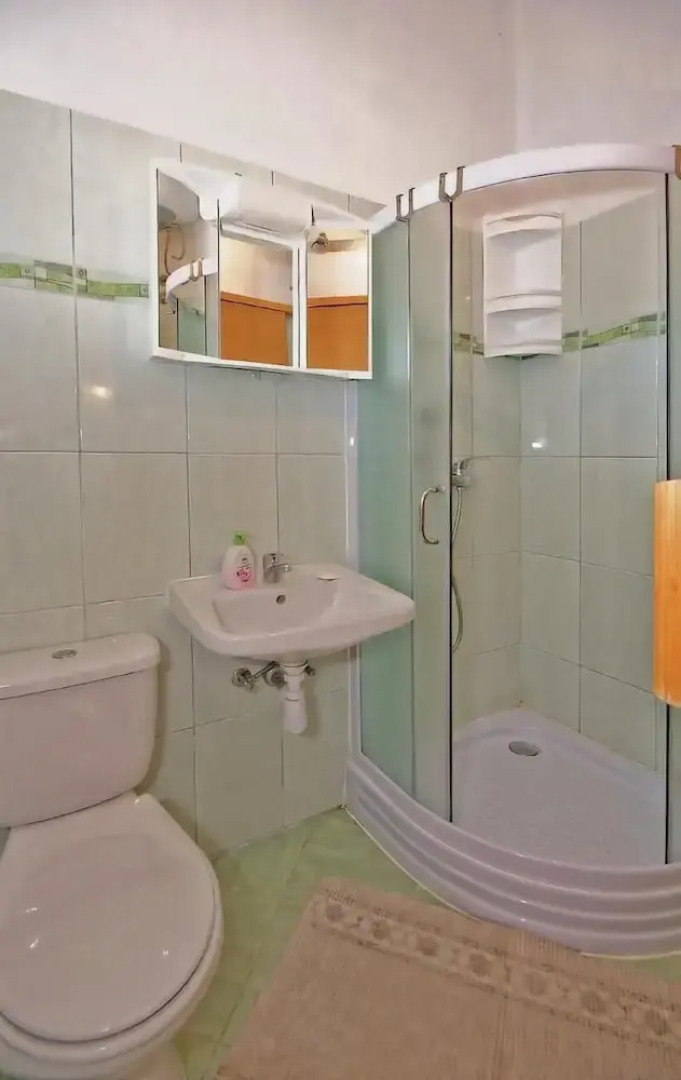 Stunning Home in Zdrelac With Wifi and 4 Bedrooms