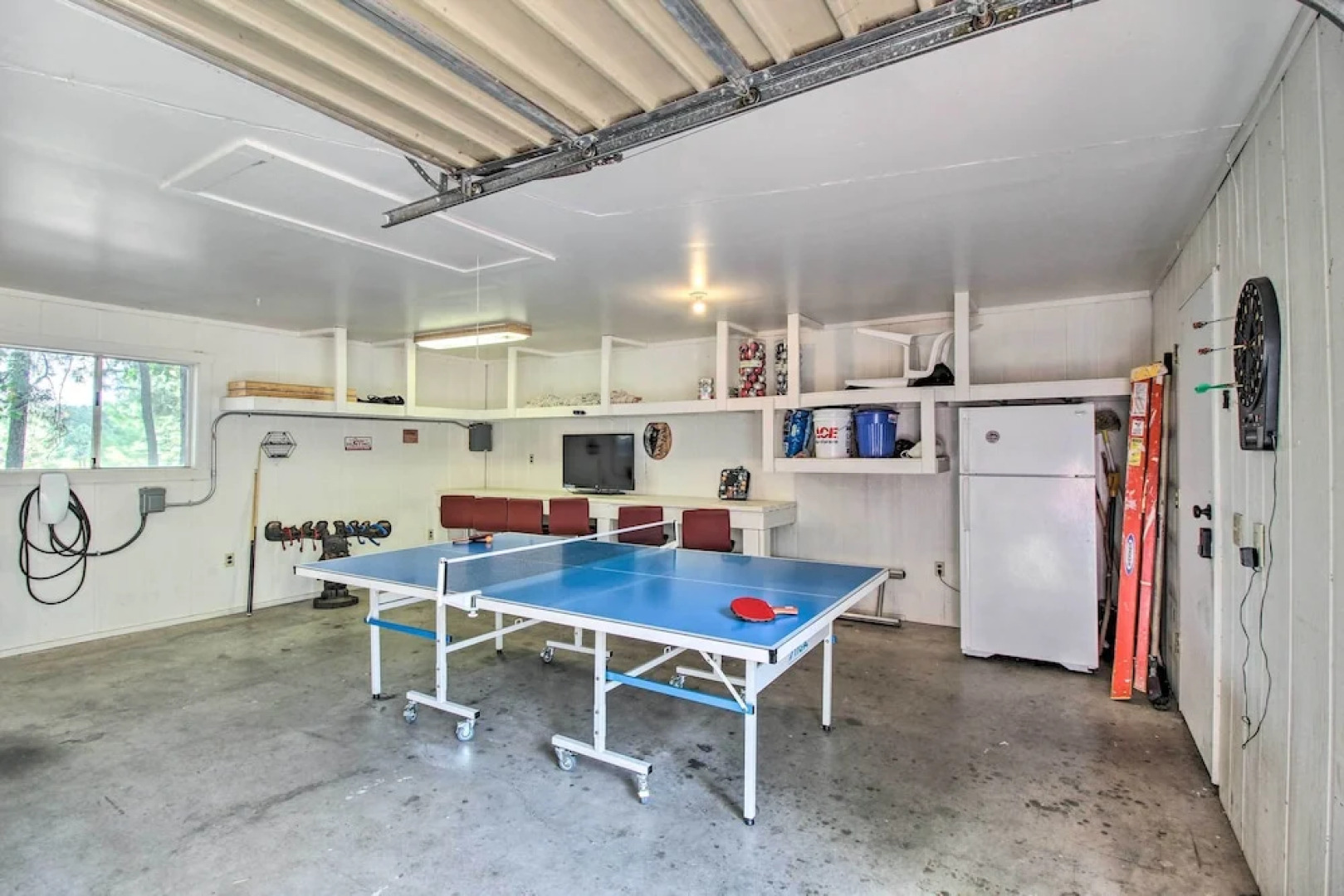 Bring a Pet: Pinetop Cabin w/ Game Room!