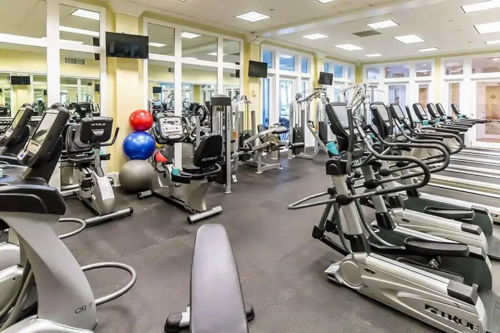 Bristol 205 - Beachfront Condo with Breathtaking Views