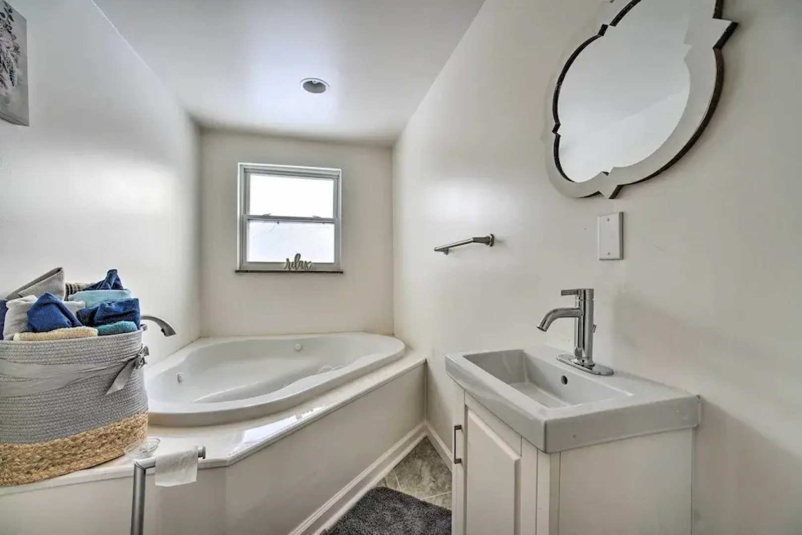 Charming Detroit Escape - 14 Mi to Downtown!