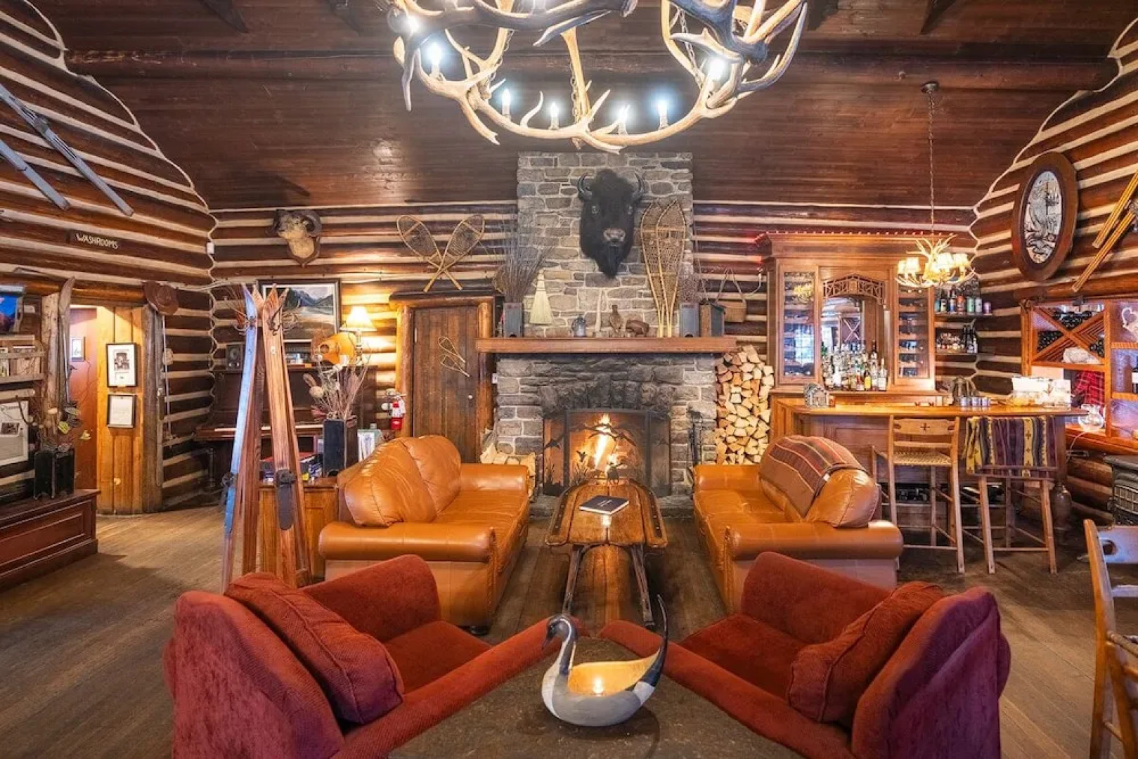 Storm Mountain Lodge Cabins & Dining