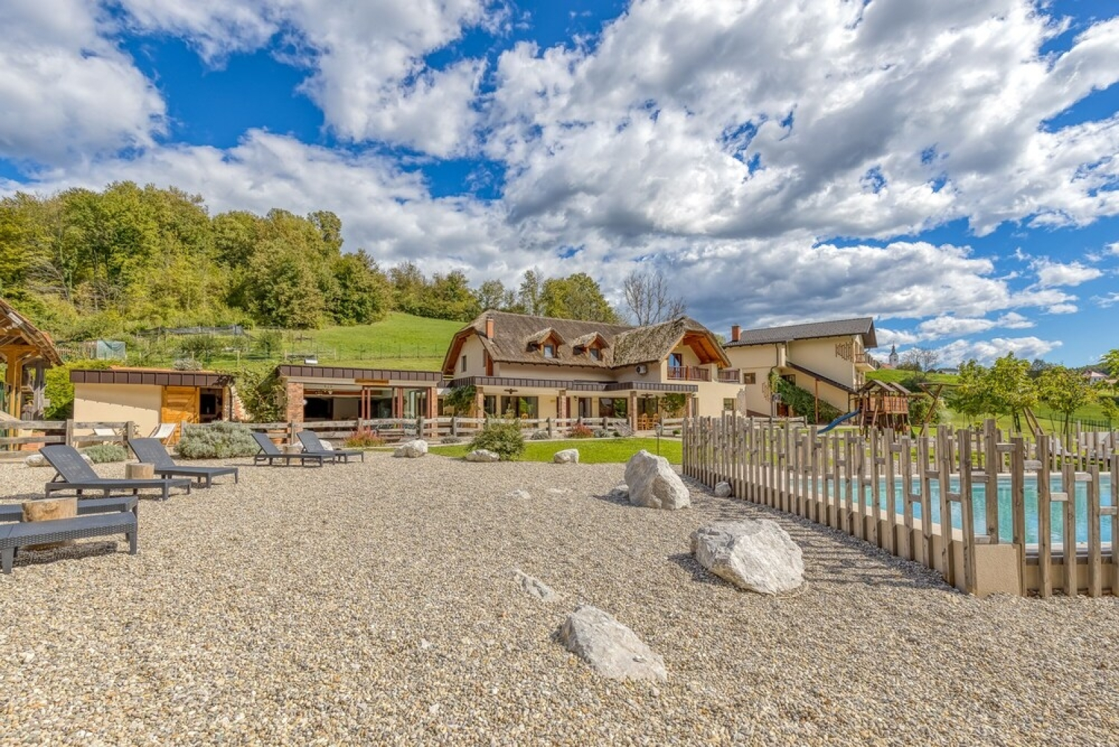 Pool Suite Flaxseed Private Sauna