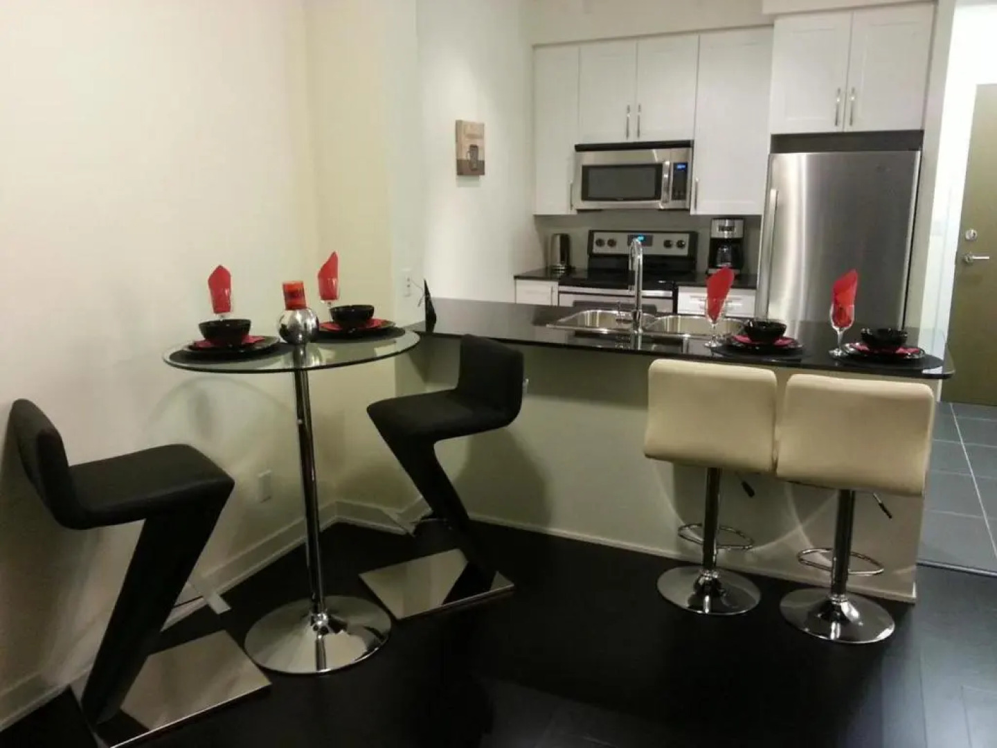 Royal Stays Furnished Apartments - Square One