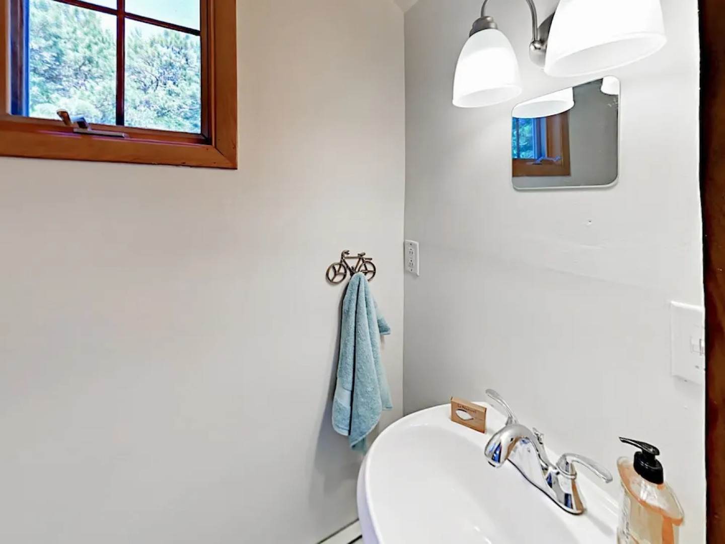 Eastham Gem Home 4 Bedrooms 1.5 Bathroom Home