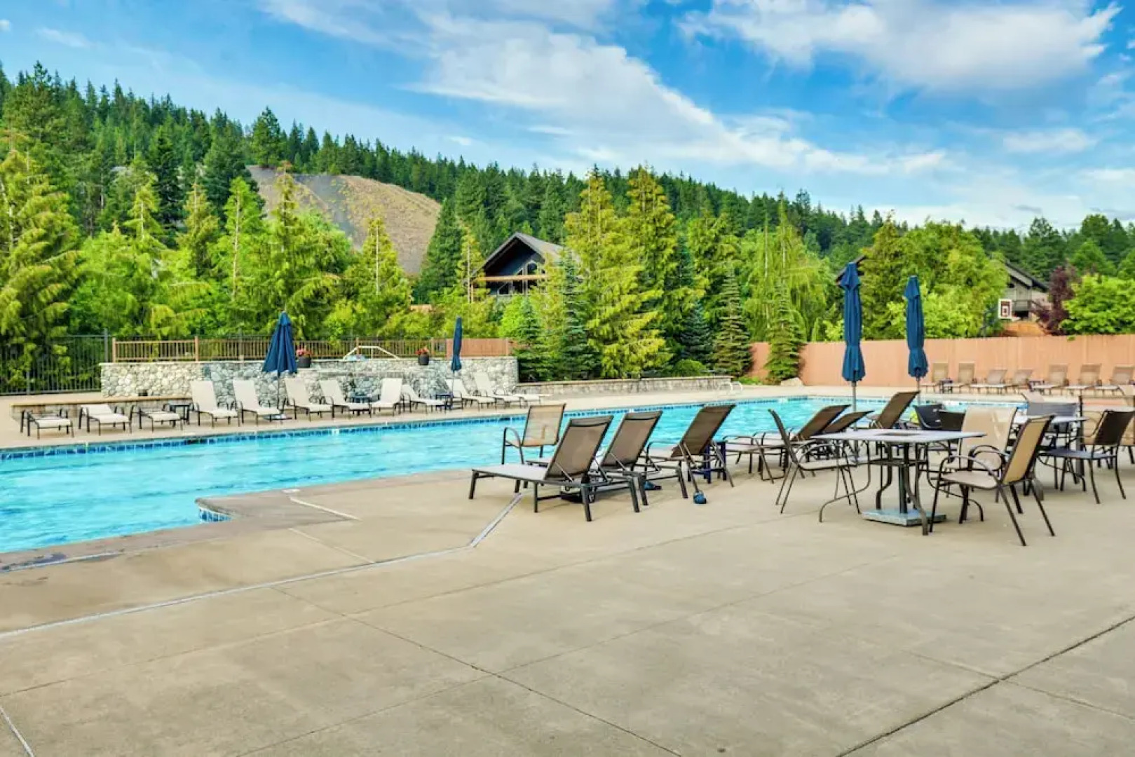 Hot Tub & Game Room: Ronald Retreat 2 Mi to Lake!