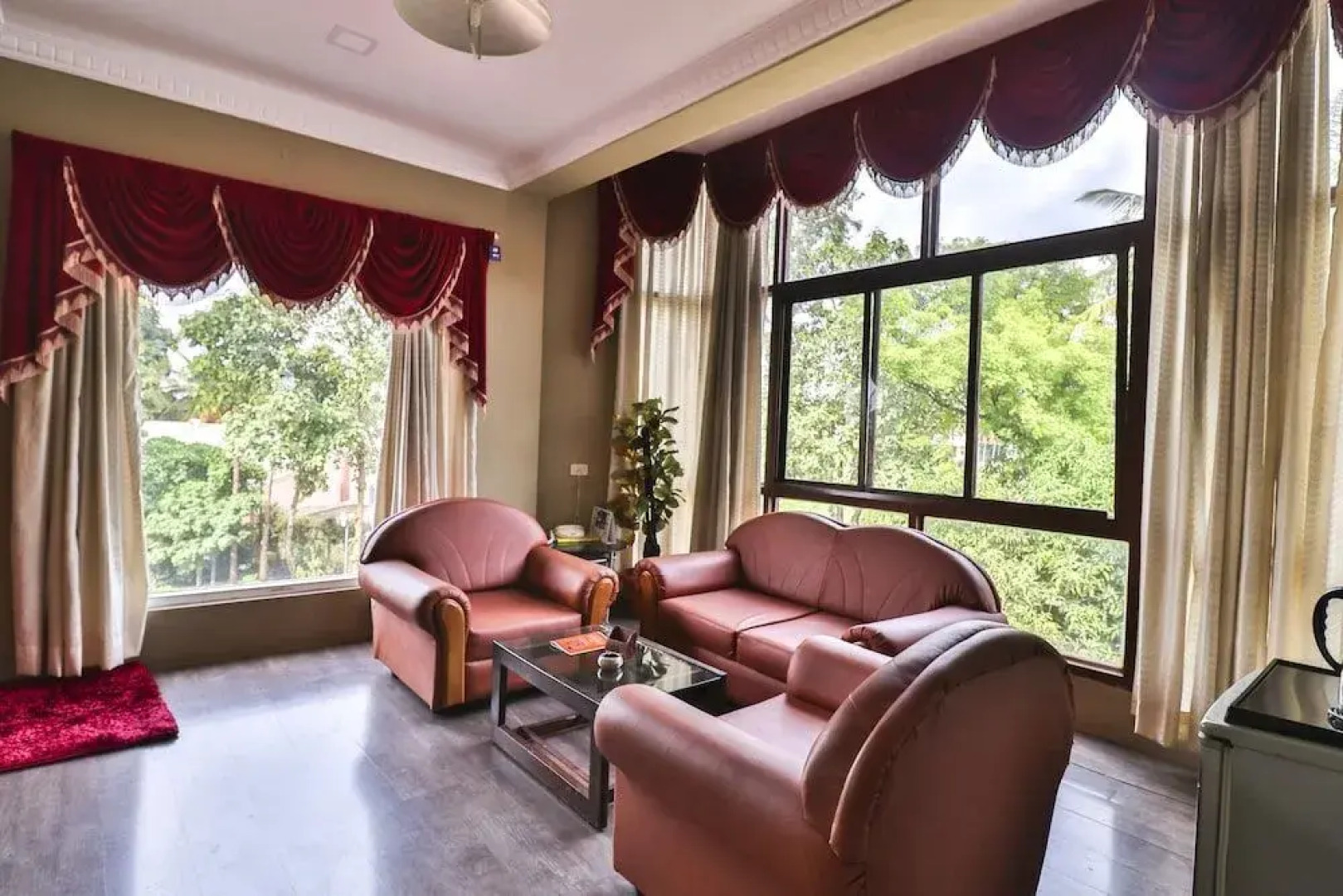 Holiday Palms by OYO Rooms