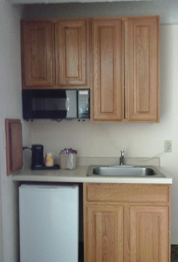 5th Avenue Inn & Suites