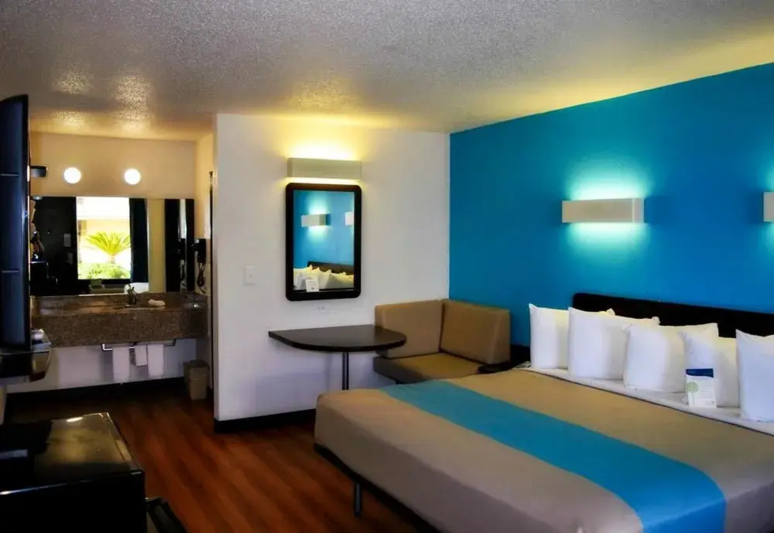 Sky Palace Inn & Suites by Jasper Beeville
