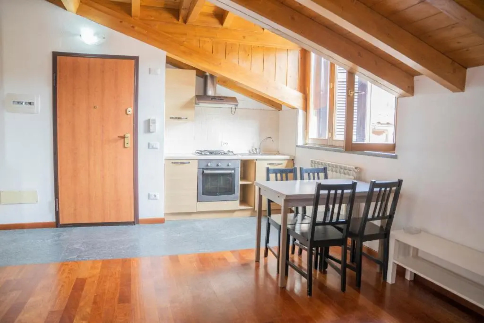 042 - Attico delle Pesche 10 minuti Mare, RISTRUTTURATO