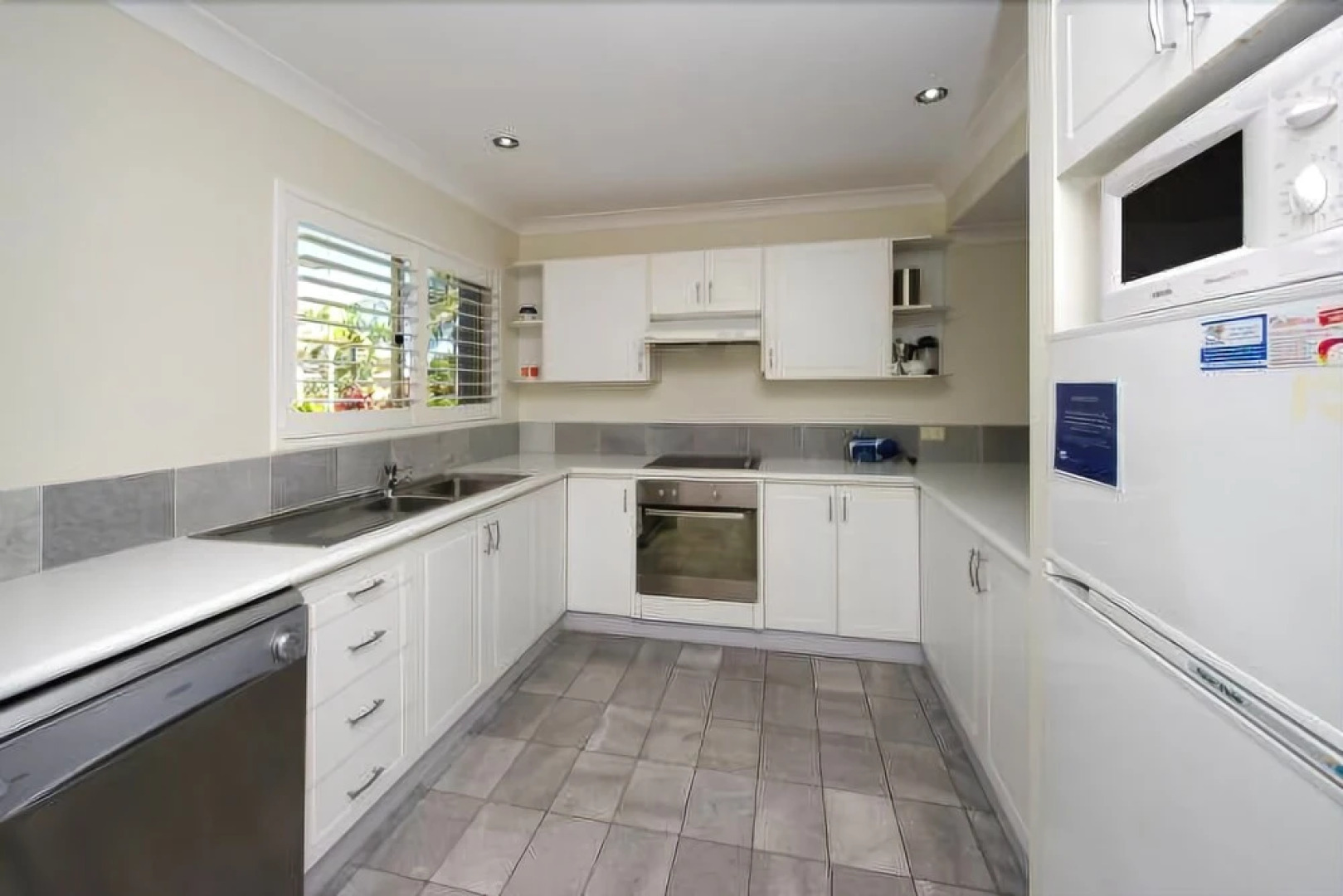 Pacific Blue Townhouse 351, 265 Sandy Point Road