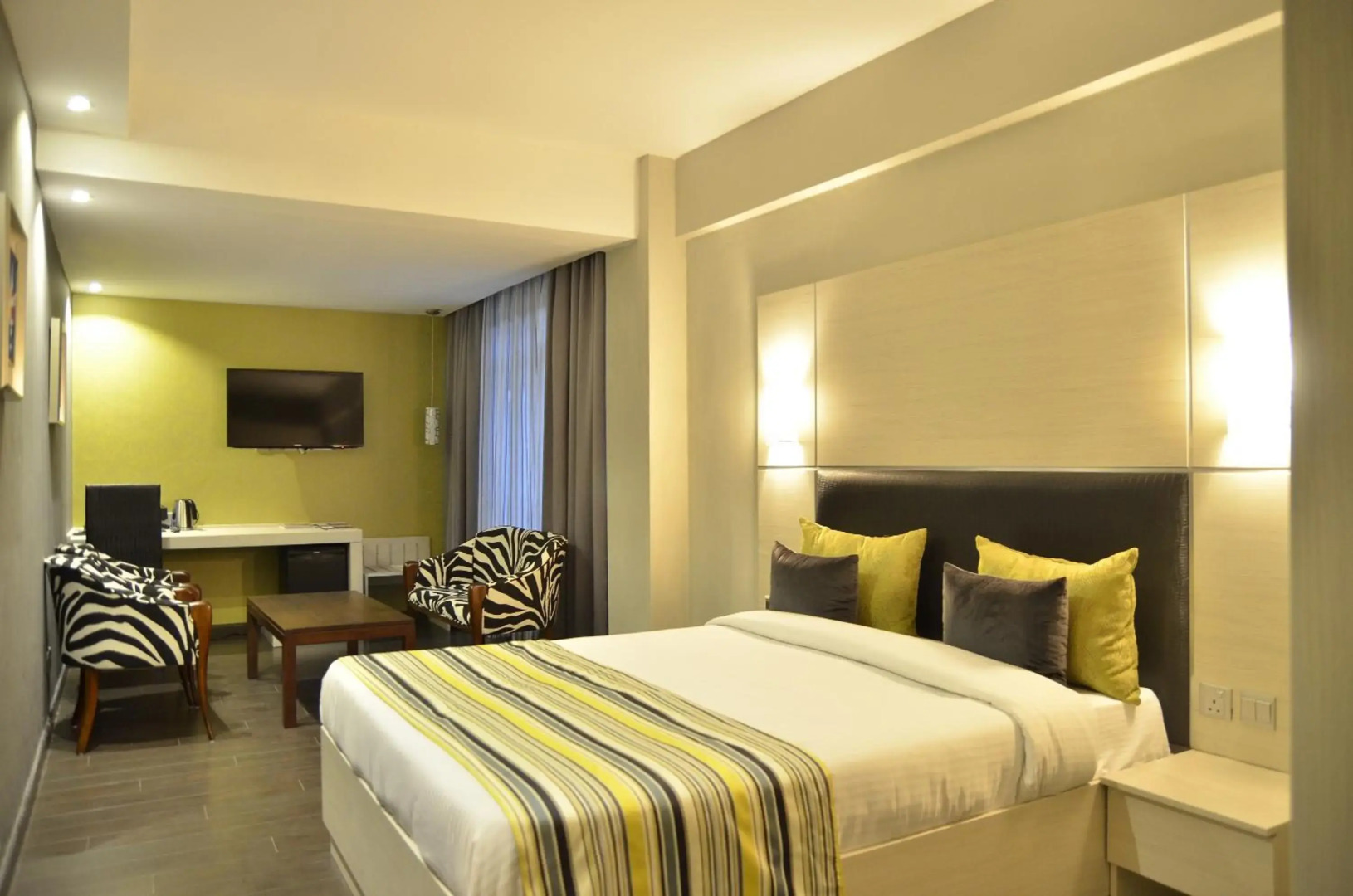 Cloud Hotel & Suites