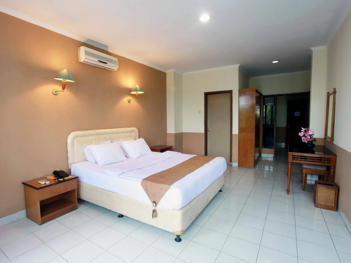 Alexander Hotel  Tegal