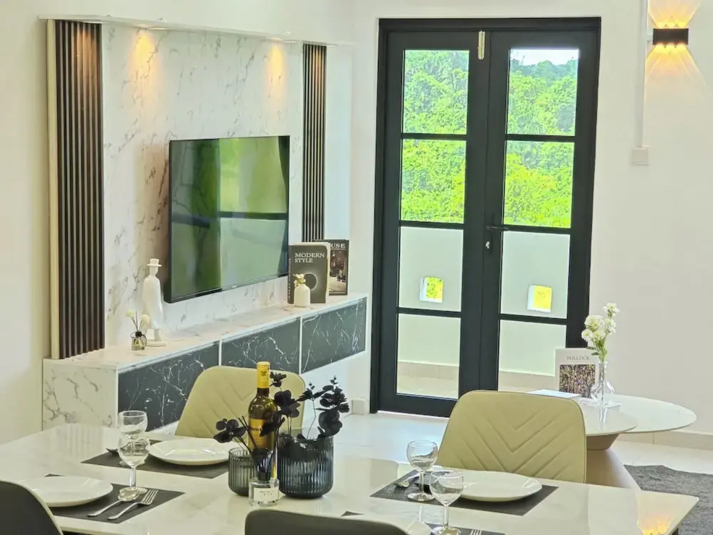 Tiara Desaru By Antlerzone