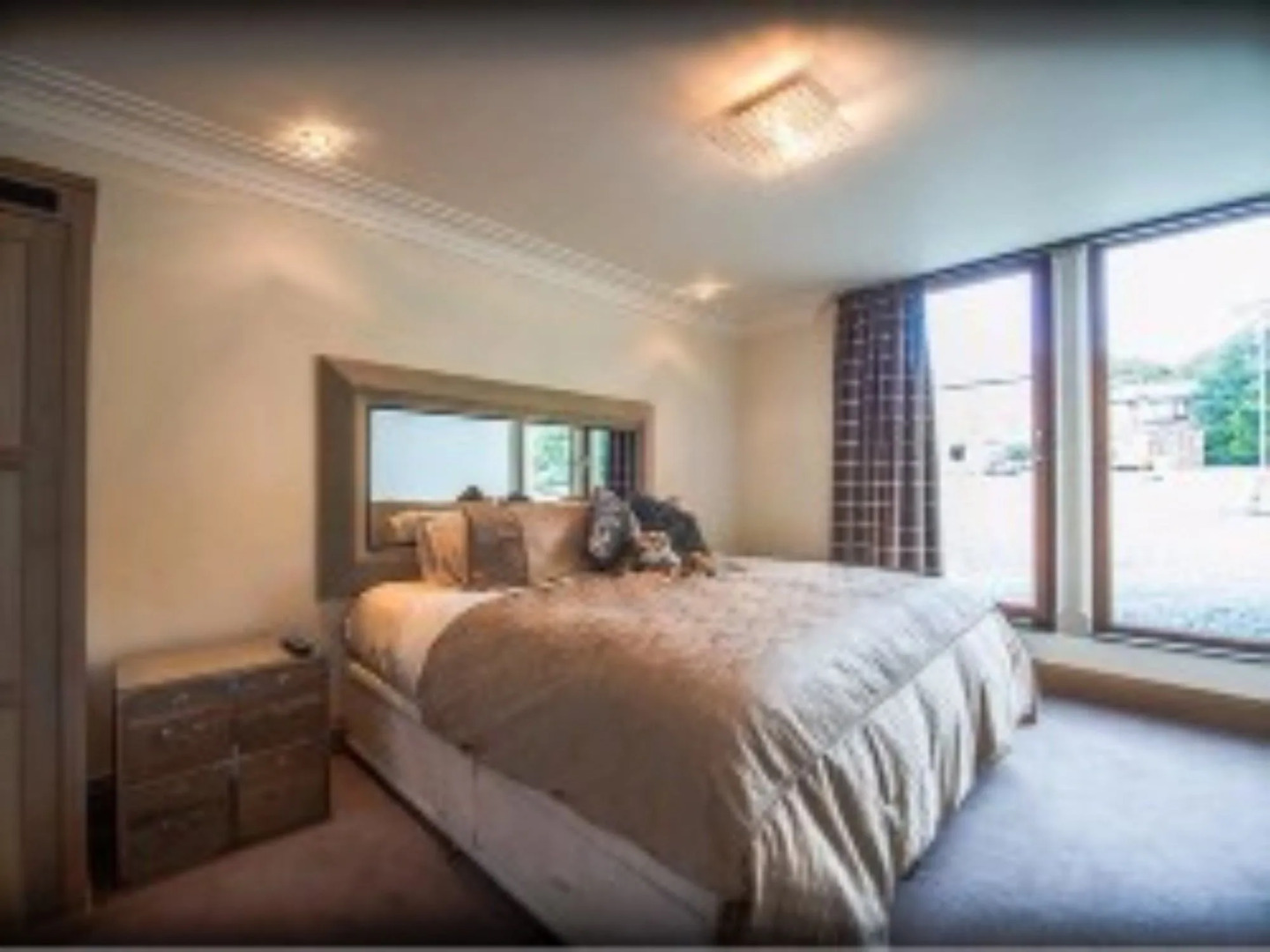 The Saddleworth Hotel