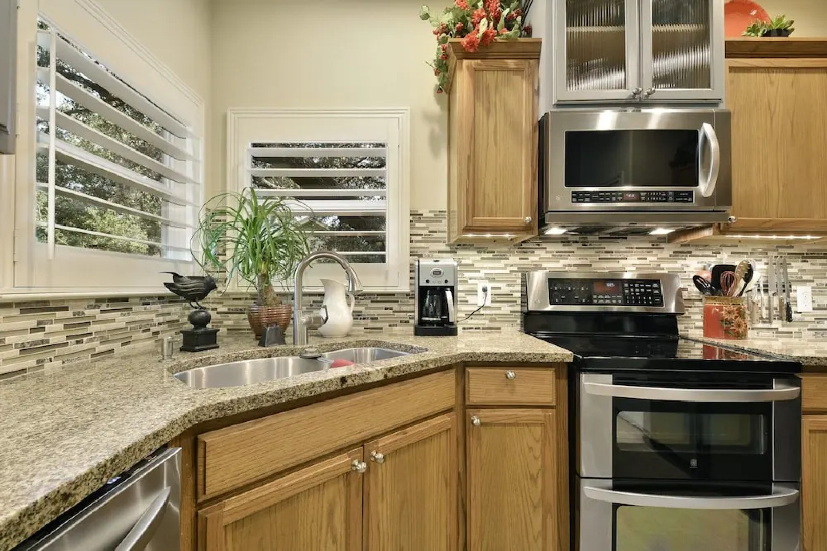 4BR 2BA Cottage at Lake Austin by RedAwning