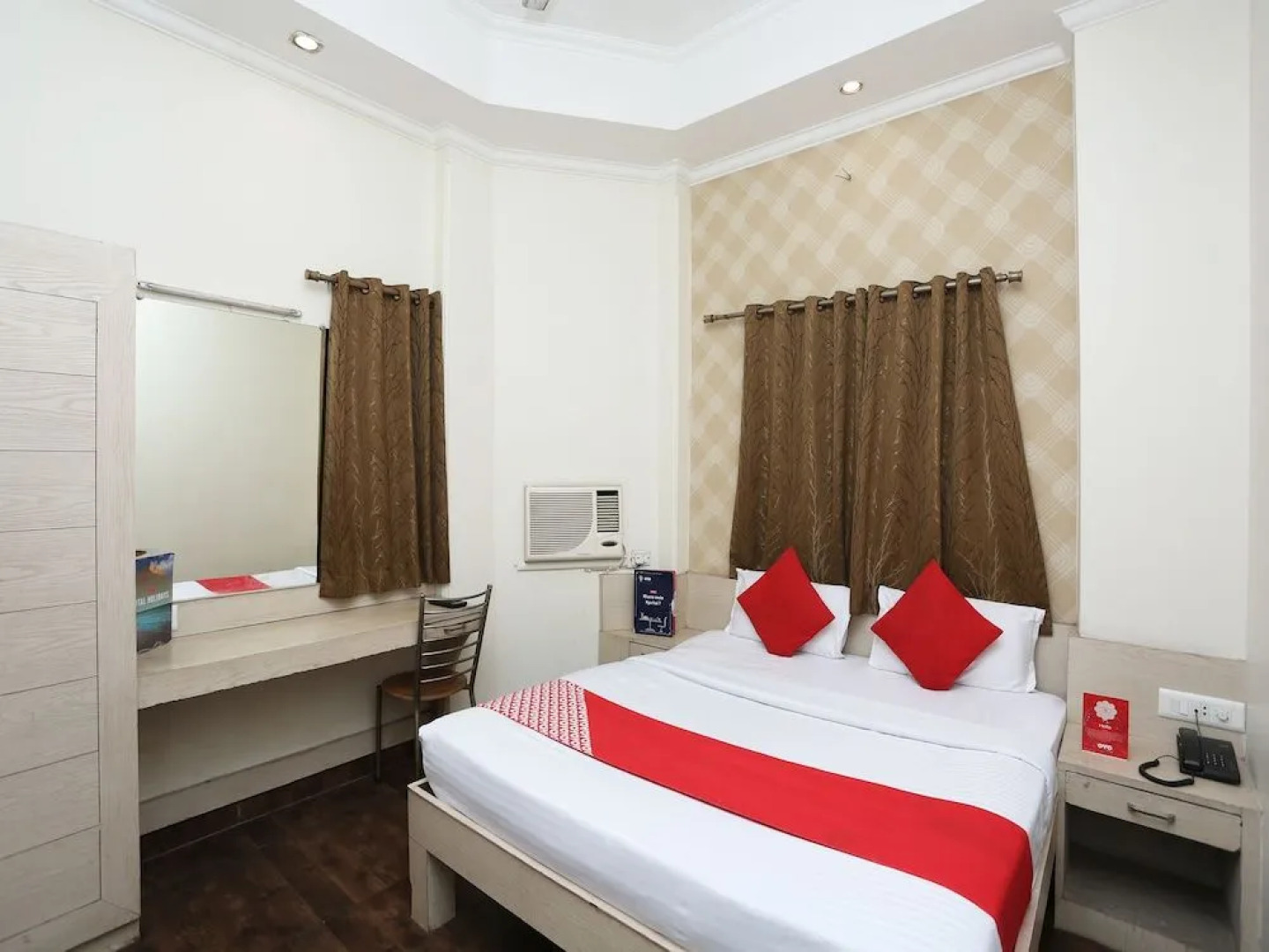 OYO 30240 Shri Radha Palace