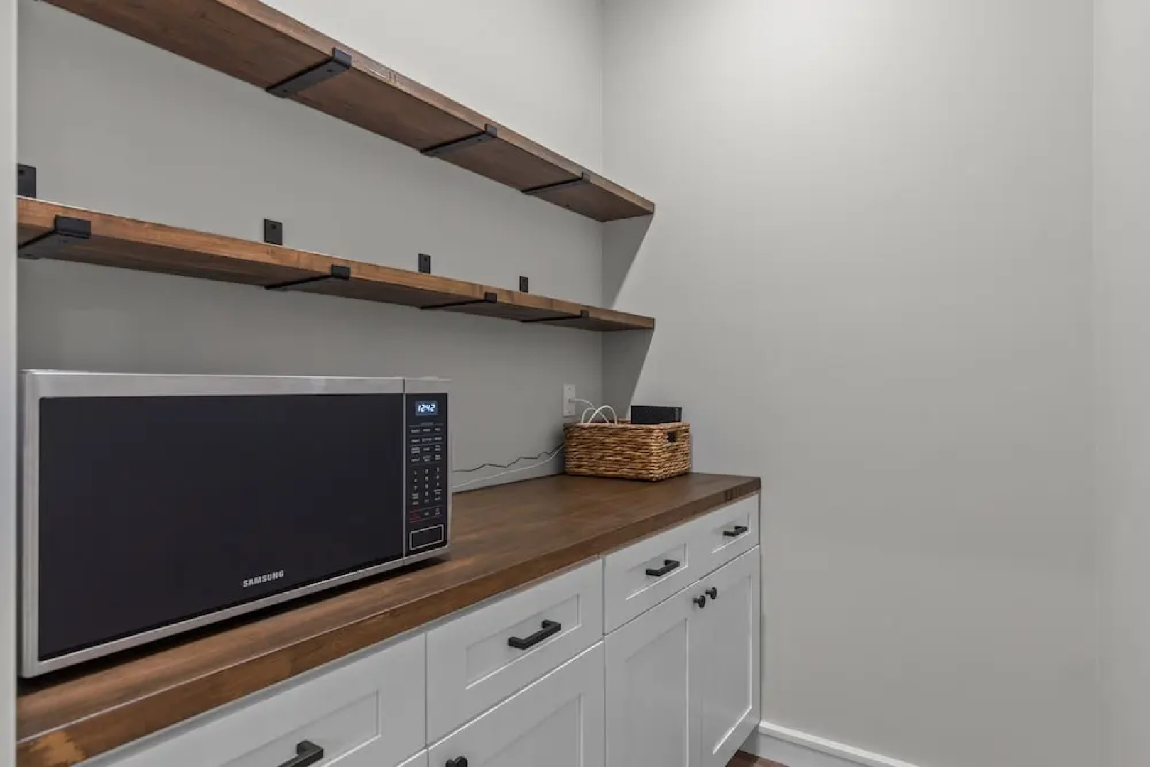 Uptown Elegant Escape | JZ Vacation Rentals