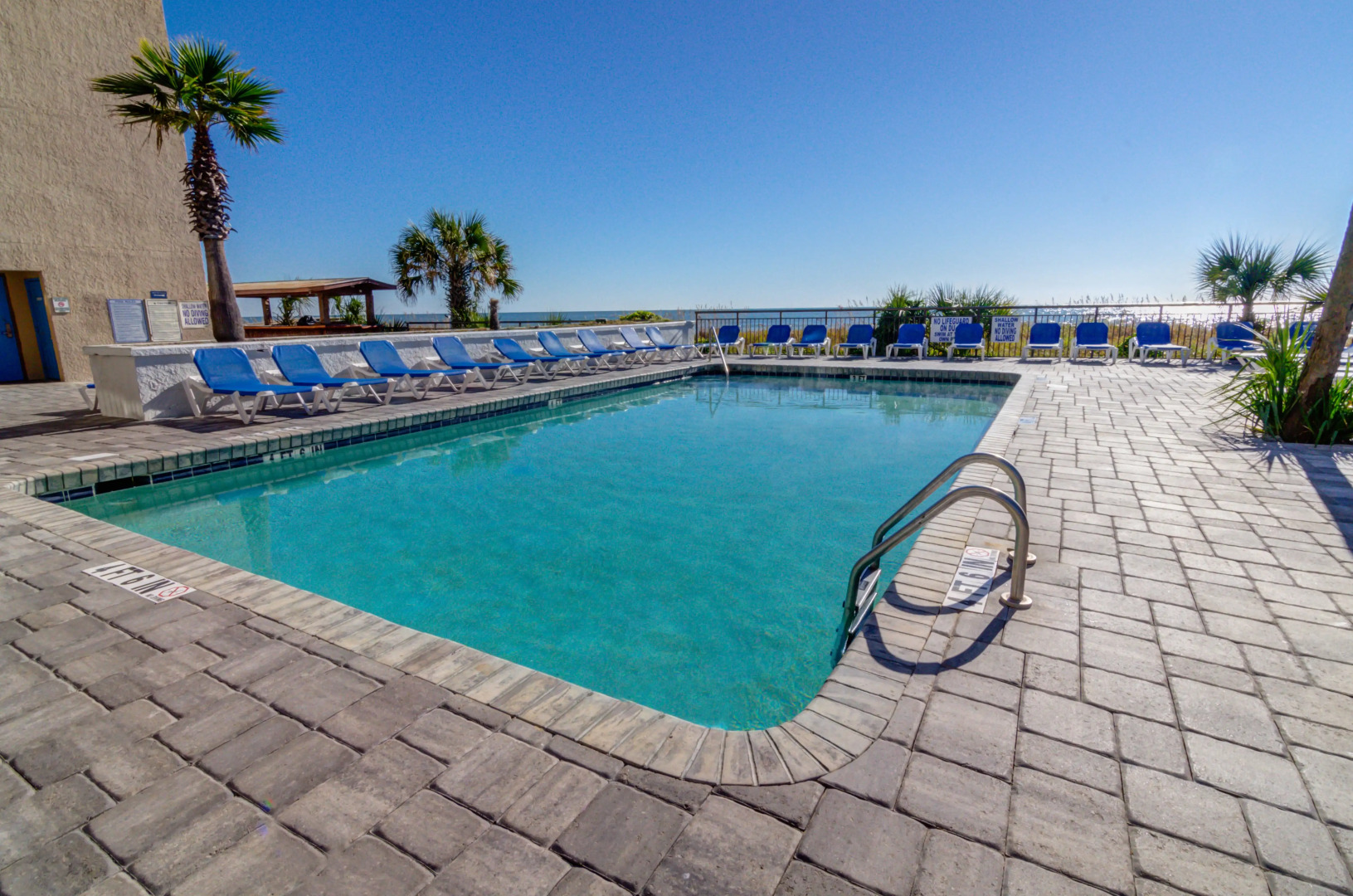 Captain's Quarters Resort