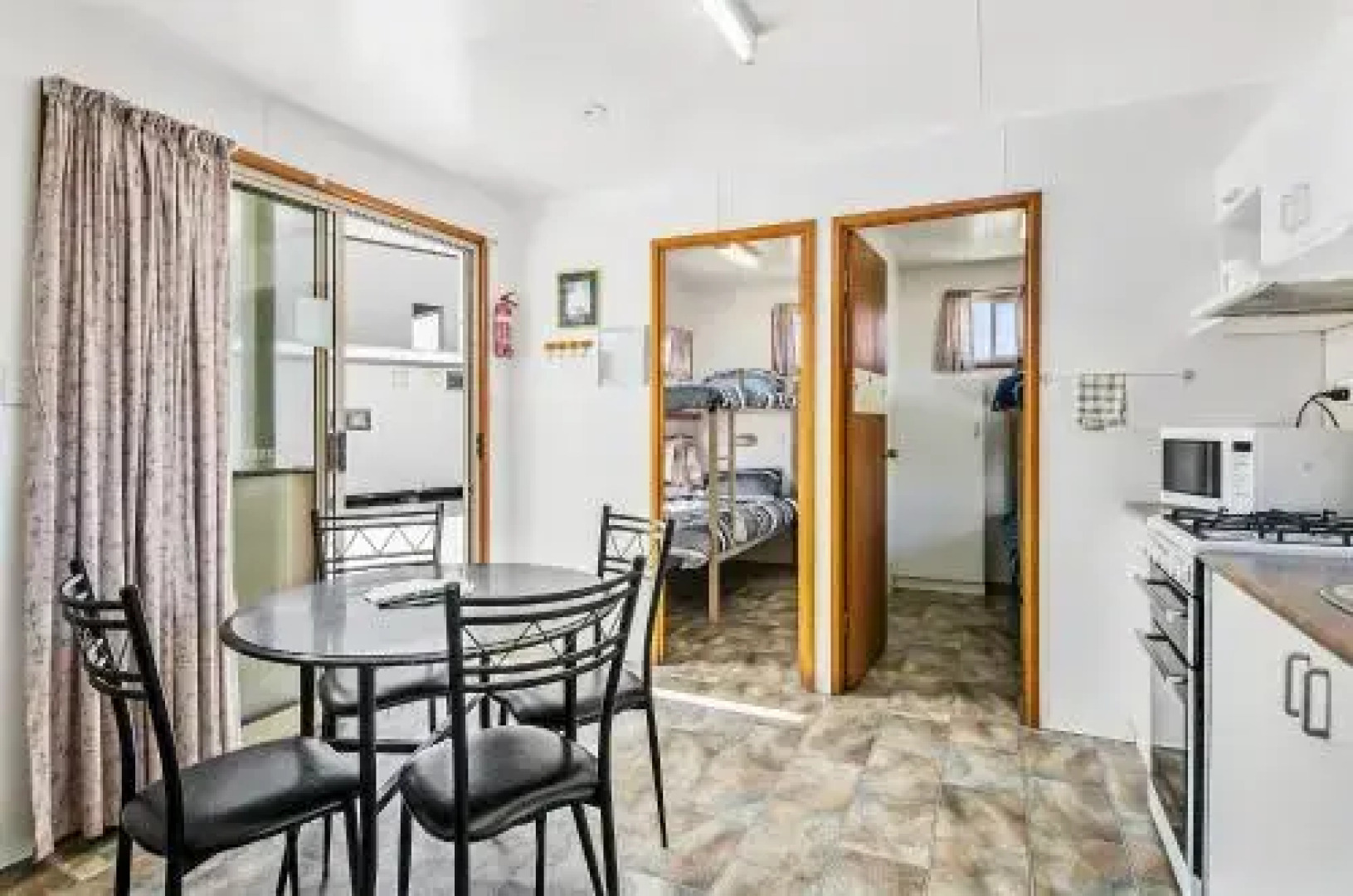 Rocks Retreat Cabin - Seal