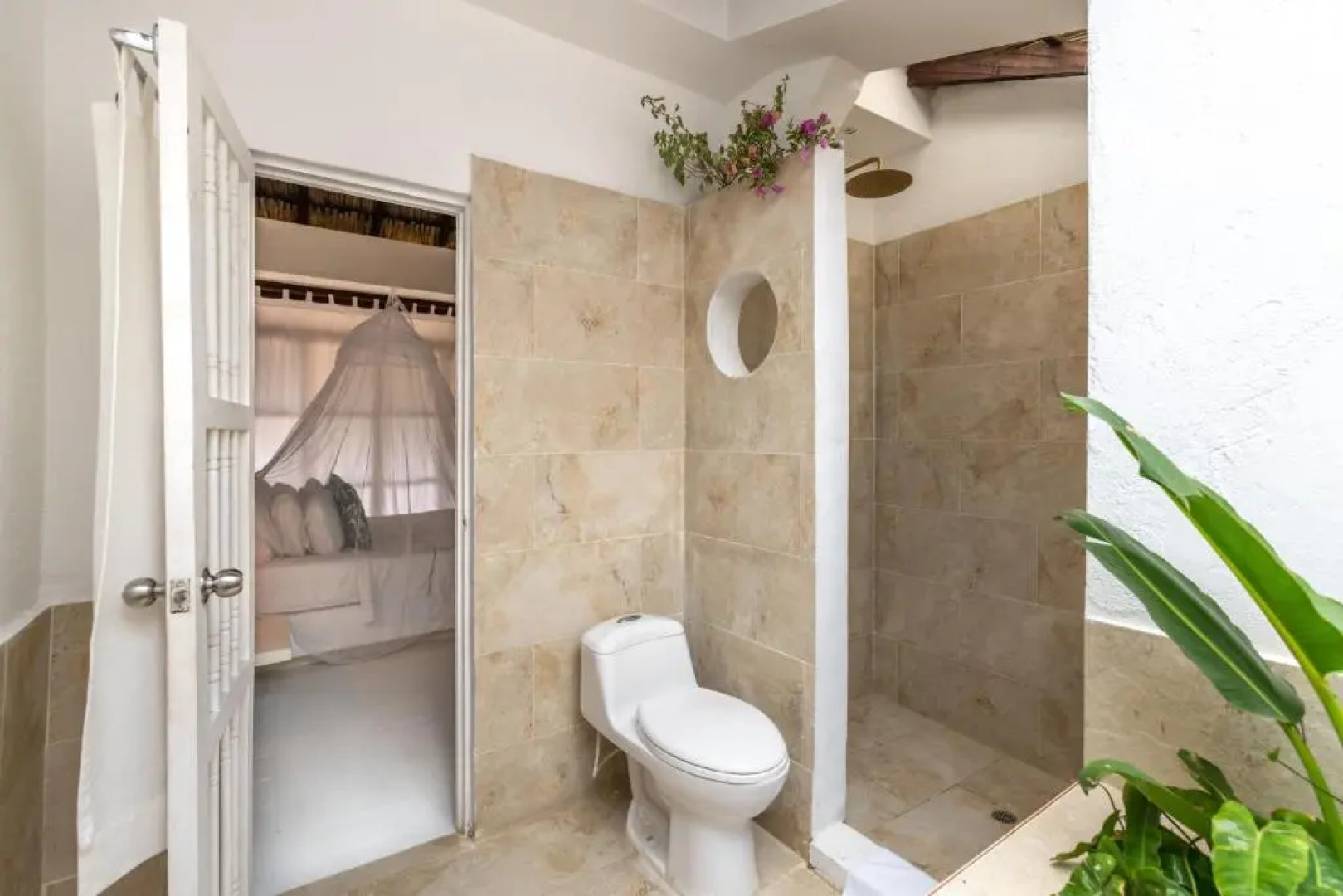 Isla Rosa Boutique by NOMAD GURU