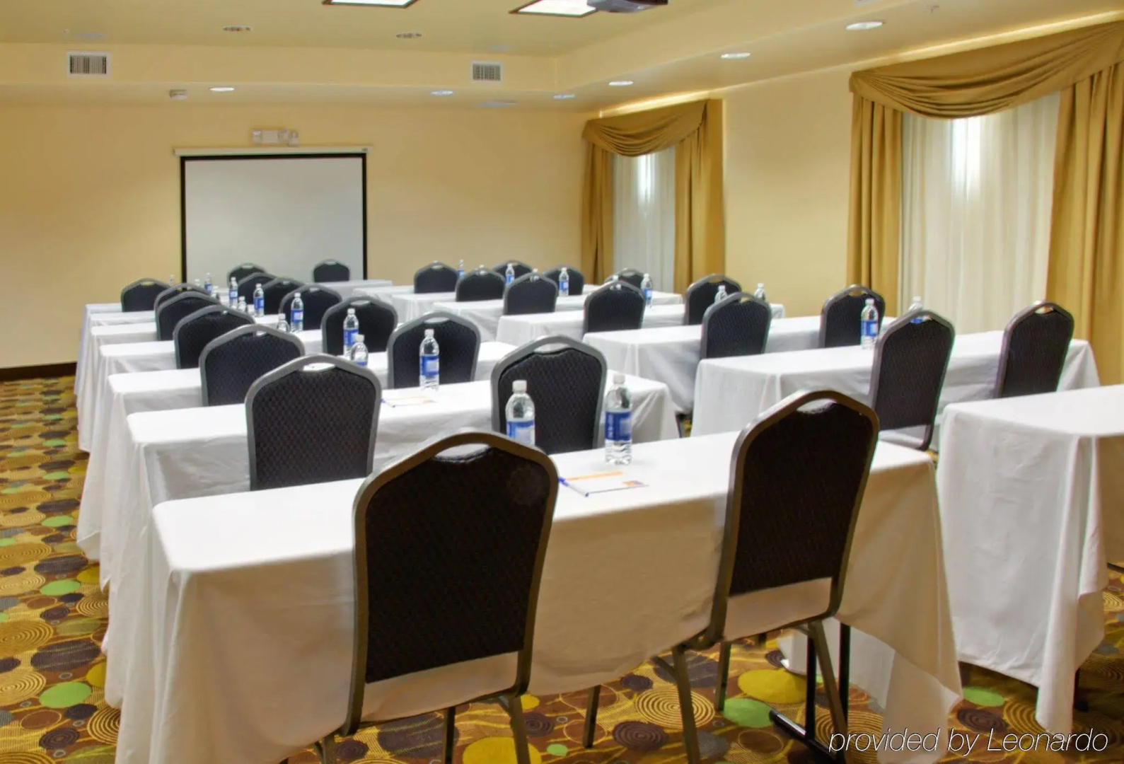 Holiday Inn Express & Suites Sealy by IHG