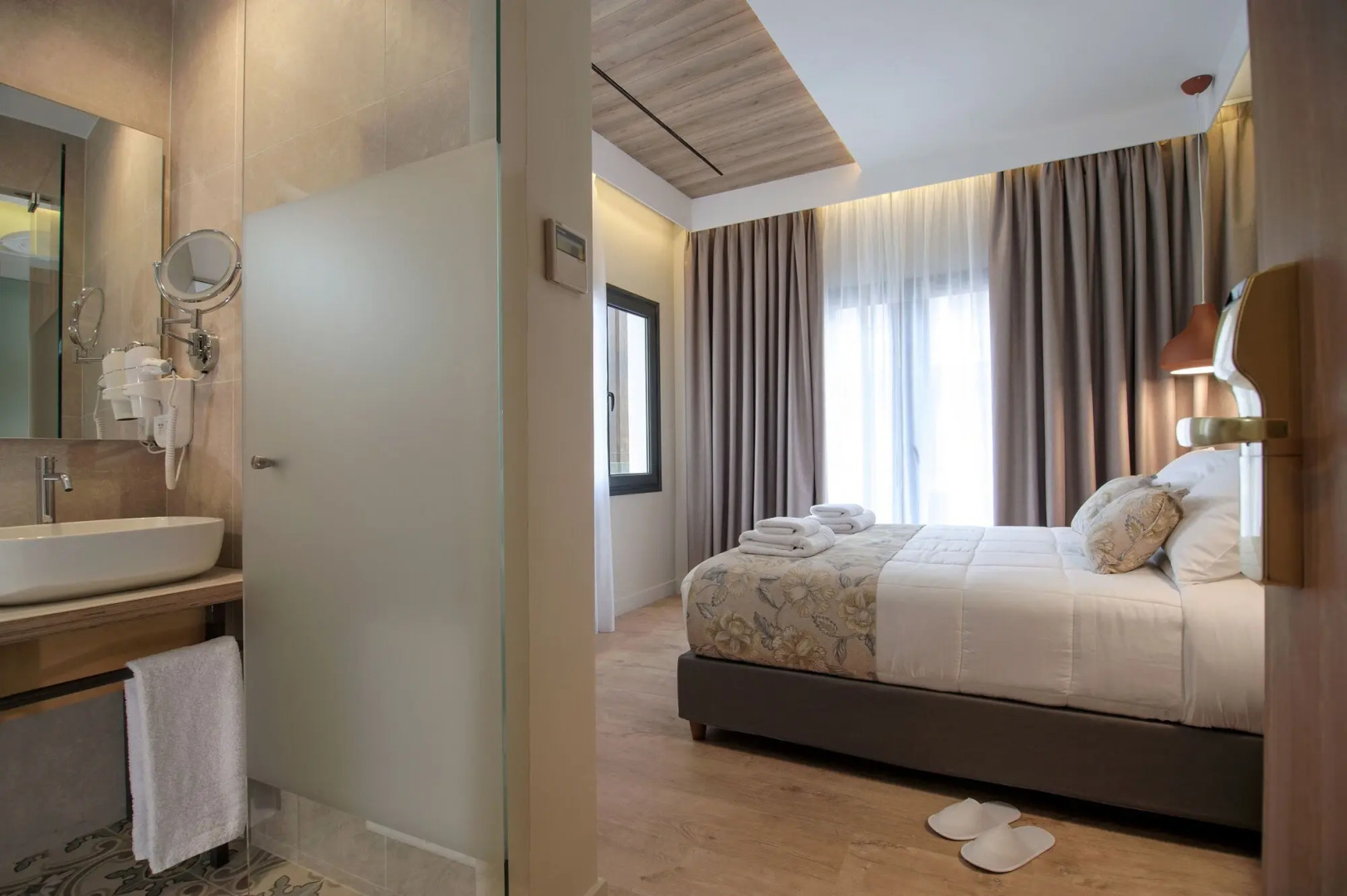 Seasabelle Hotel near Athens Airport