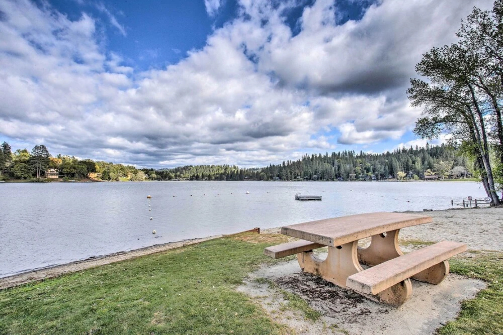 Woodsy Groveland Cabin w/ Deck < 3 Mi to Lake