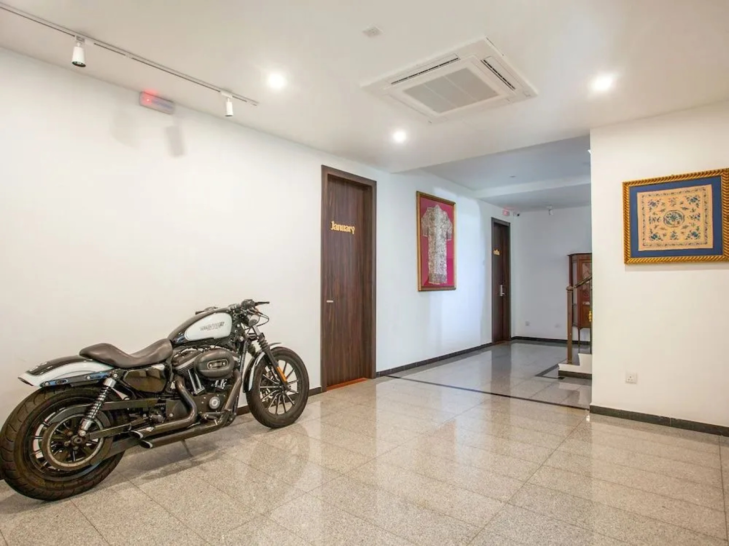 Oyo Capital O 89353 Nostalgia Boutique Hotel And Restaurant