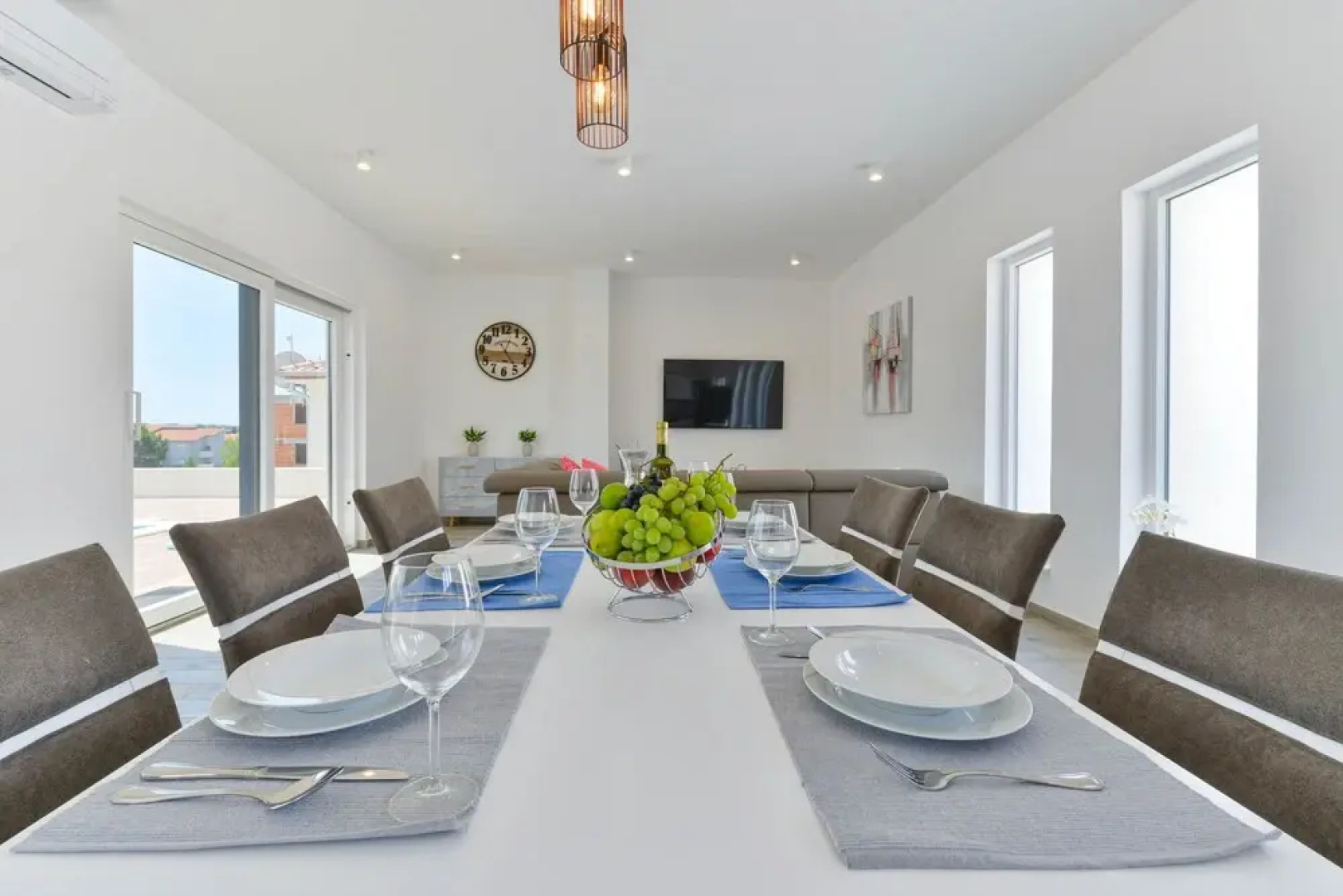 Modern & spacious villa with pool AE1445
