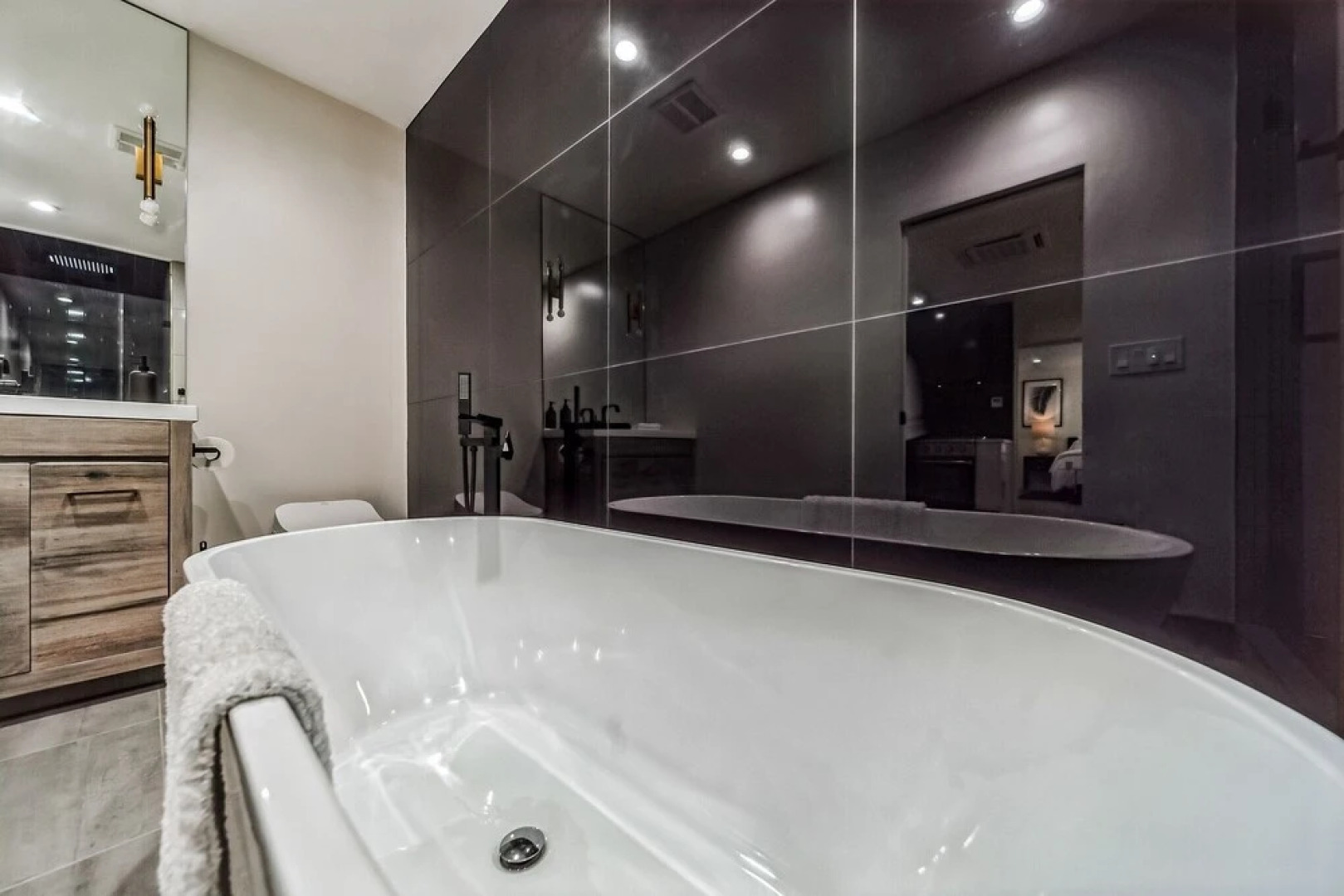 Chic Executive - Historic Floral Park Guest House 1 Bedroom Bungalow by Redawning