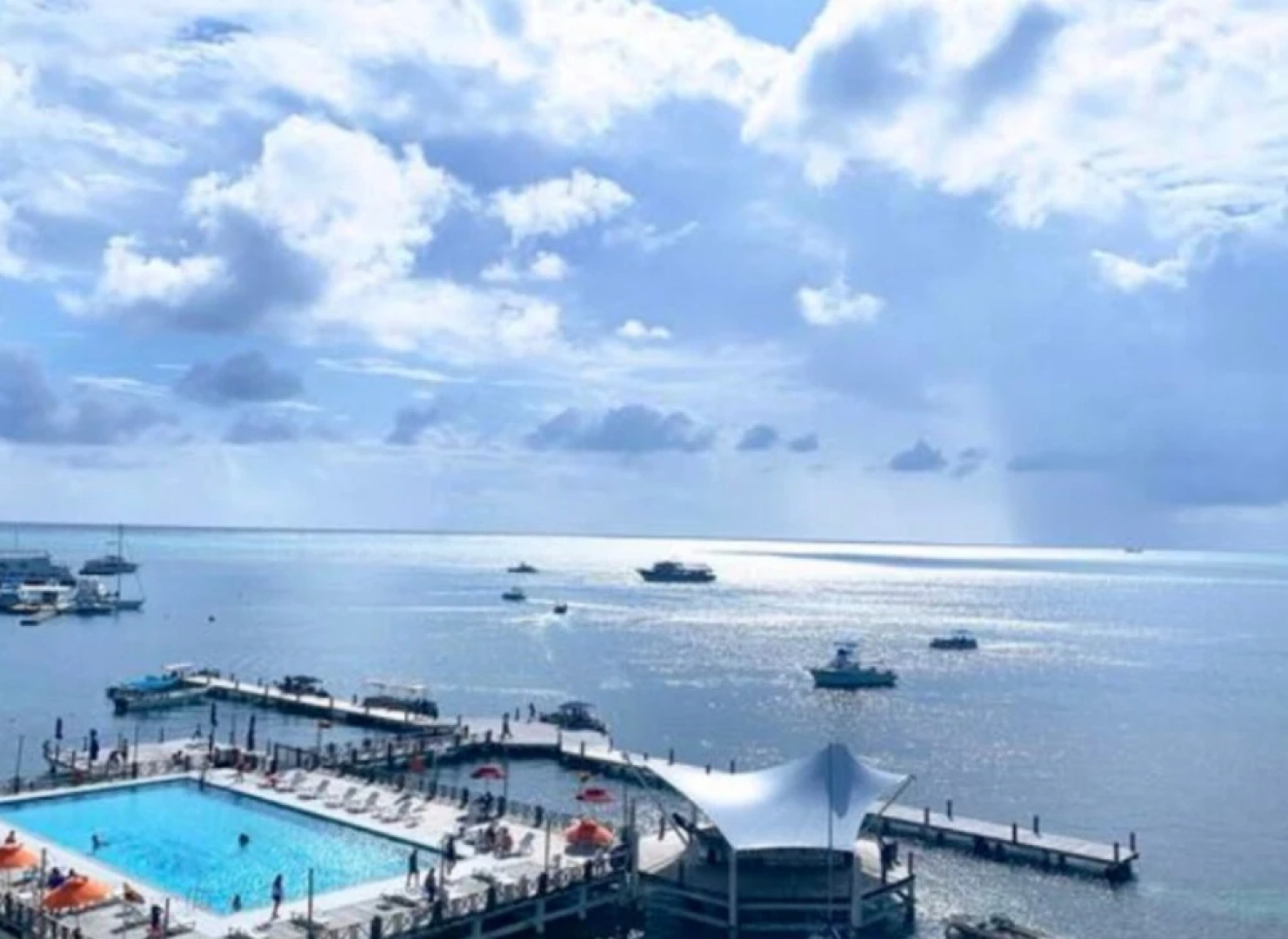 Apartamento con Vista al Mar en Sunrise