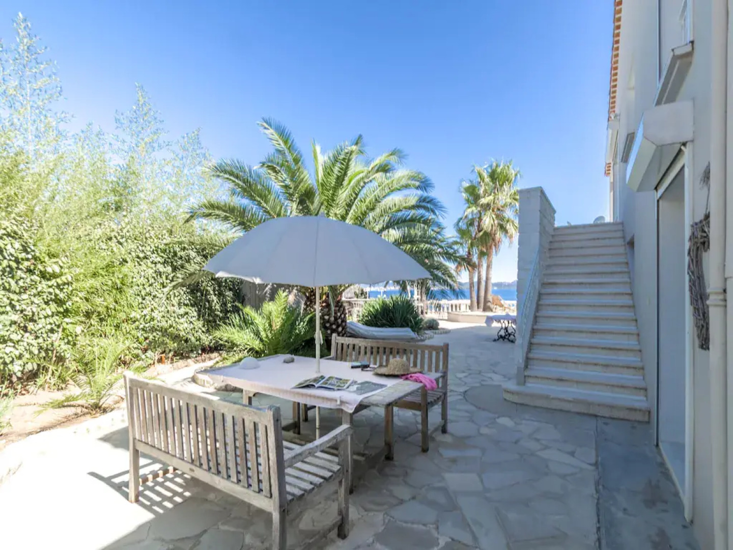 Luxurious villa in Les Issambres with Jacuzzi