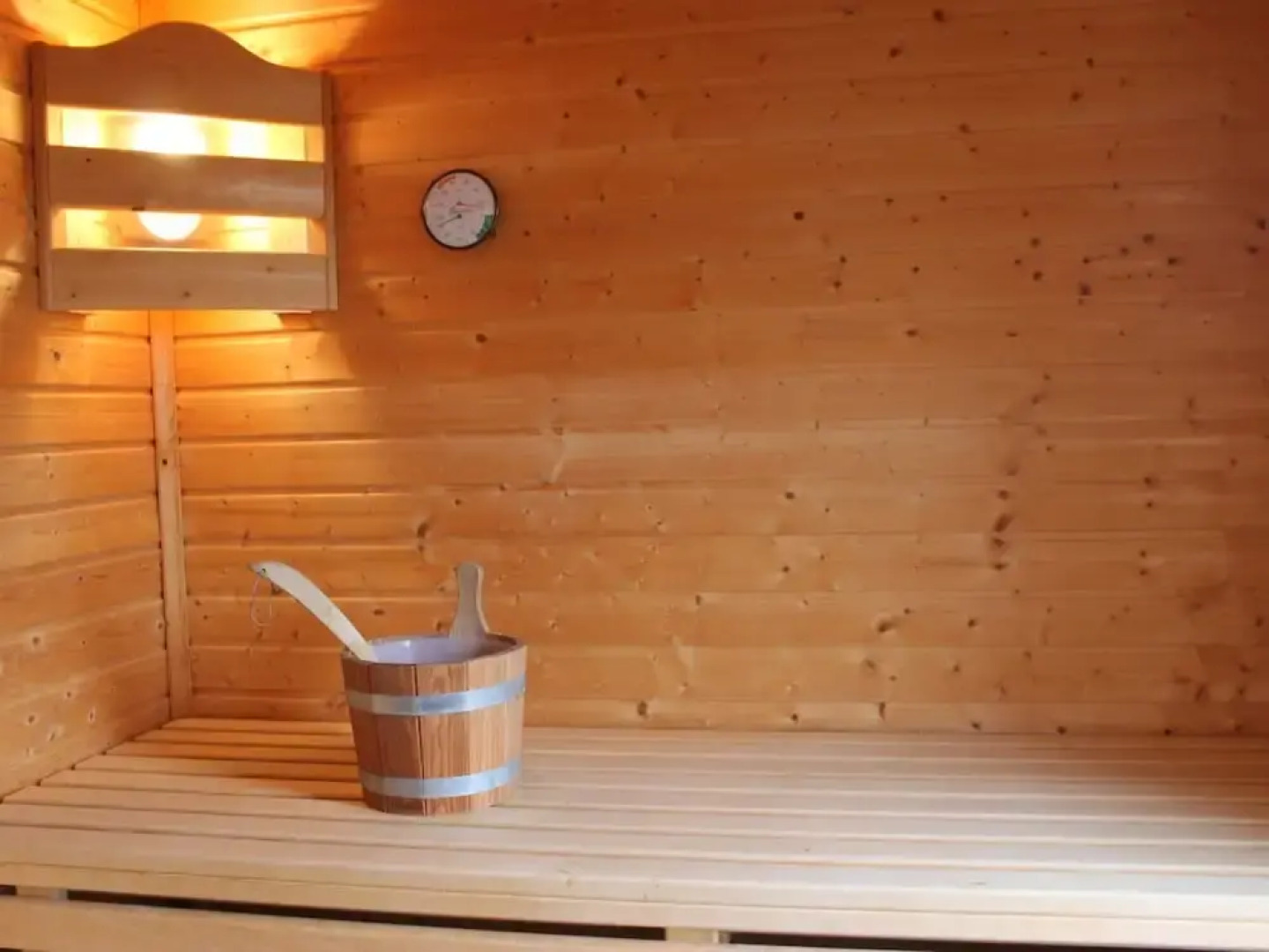 Allergy Friendly Holiday Home near Beach with Lake View