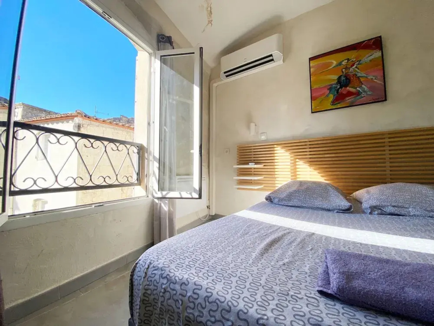 Le Louvre, Lieu atypique