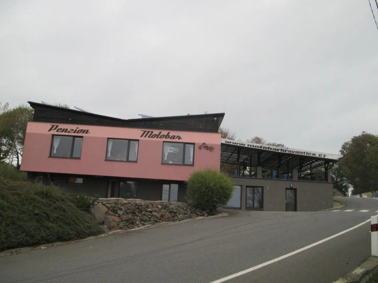 Penzion a Motobar Bravantice
