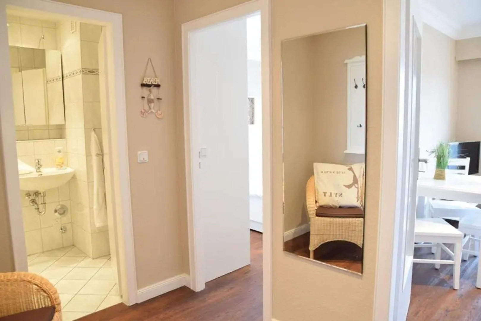 Schönes neues hochwertig renoviertes 2-Zimmer Appartement in der 4. Etage.