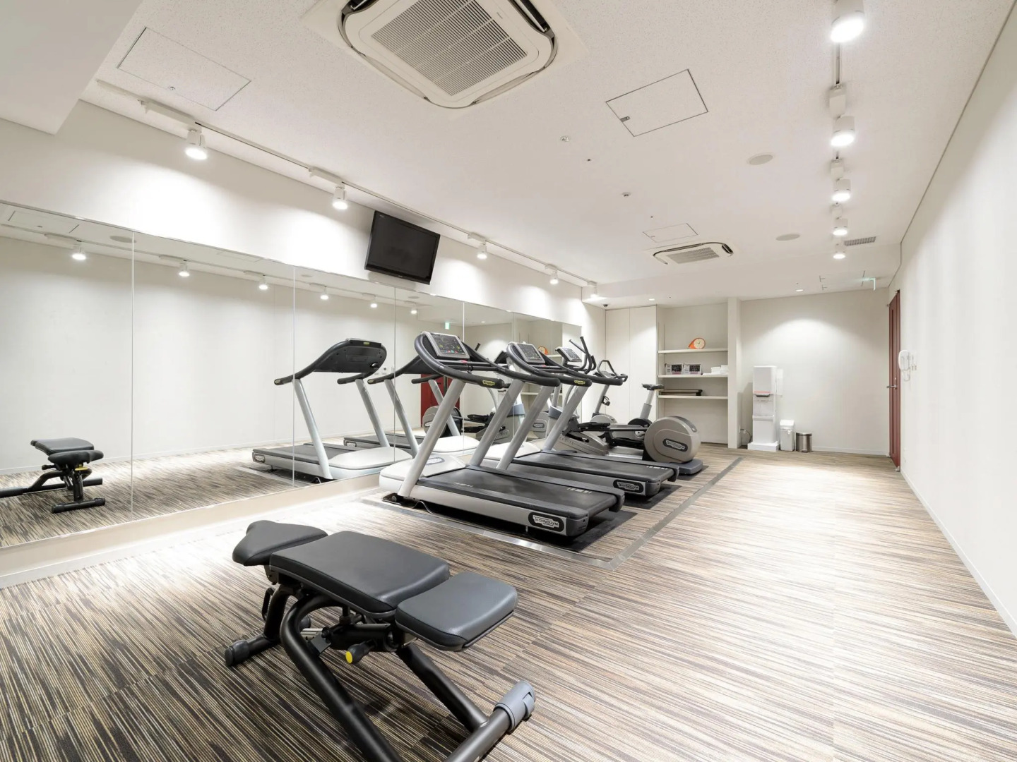 Отель Courtyard by Marriott Tokyo Station