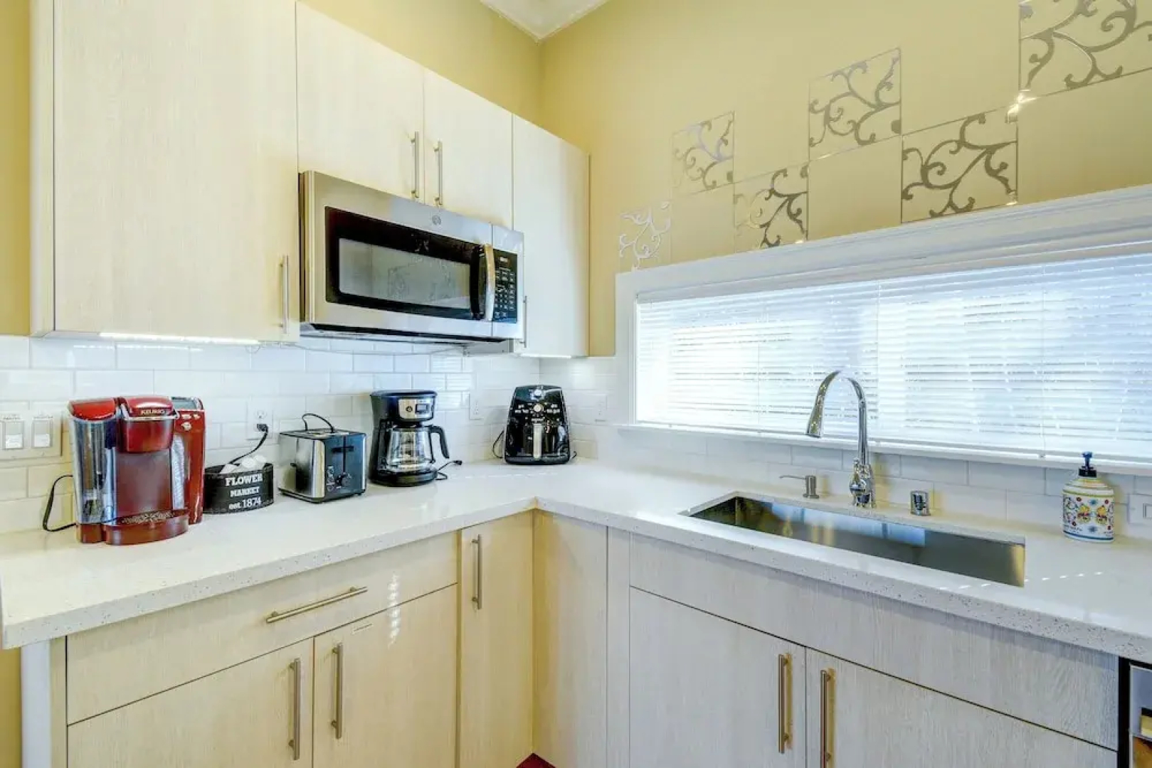 Luxe Federal Way Rental - Walk to the Water!