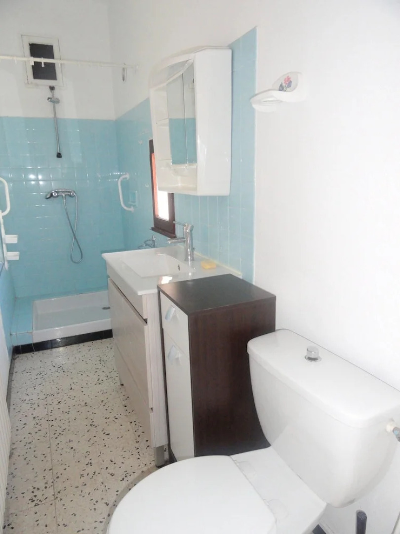 House With 2 Bedrooms in Saint-laurent-la-vernède, With Enclosed Garde