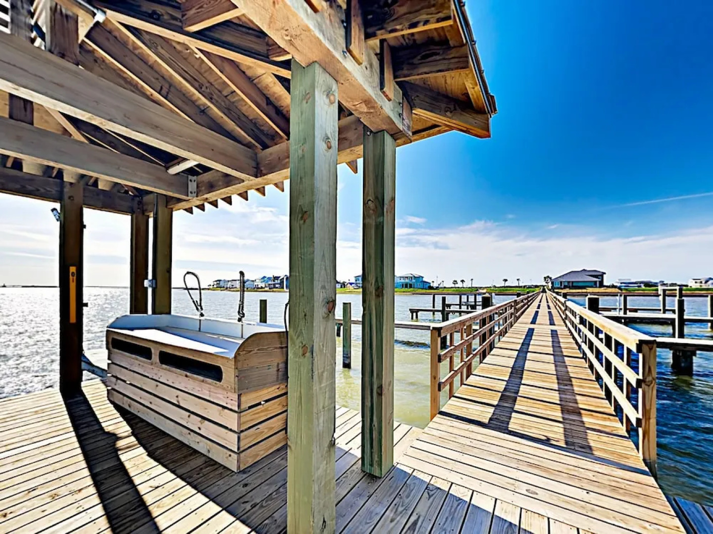Luxe Waterfront - 3 Br Home