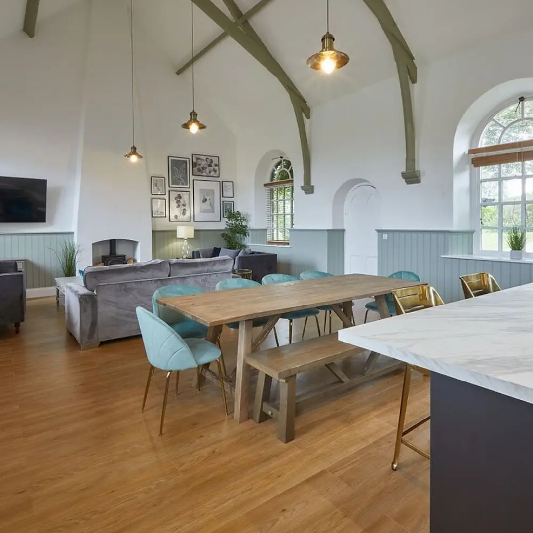 Host Stay Dunsley Chapel