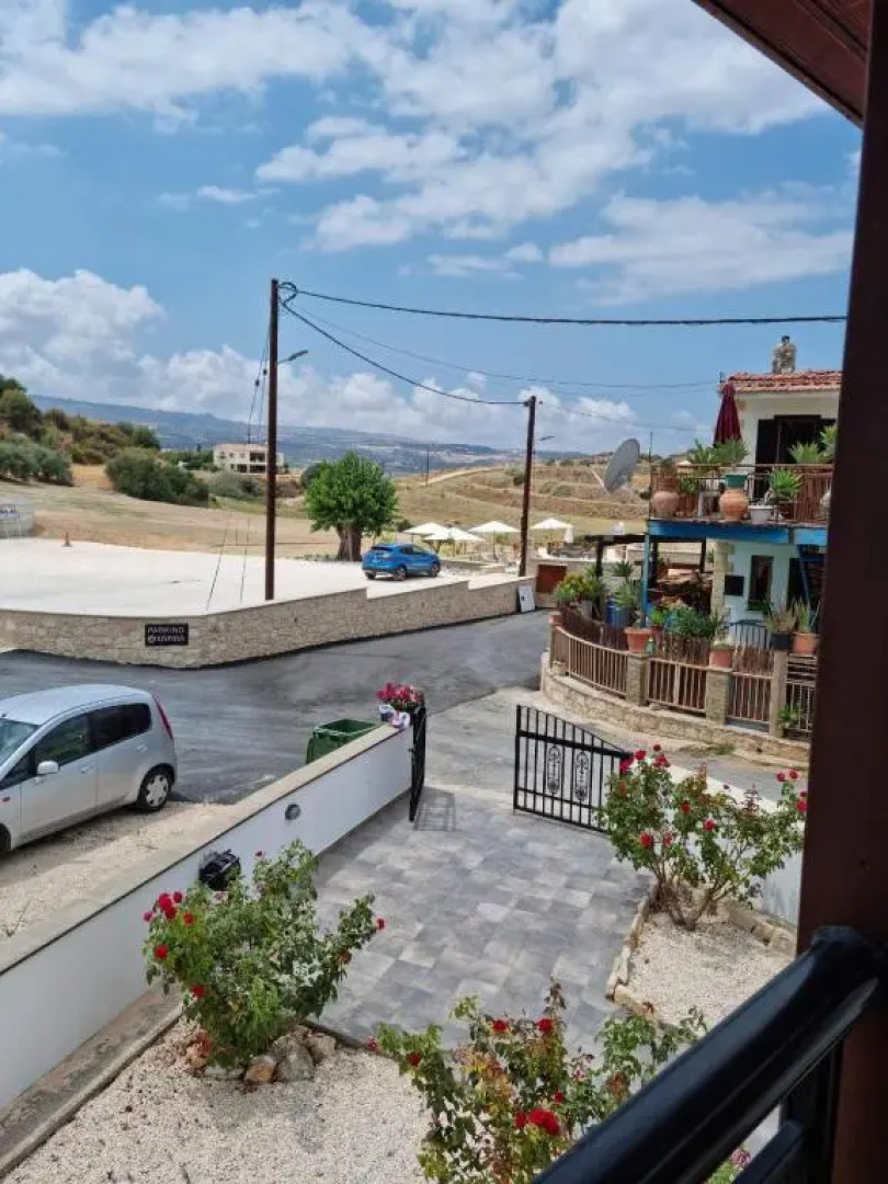 Steni Traditional Studio Apartment