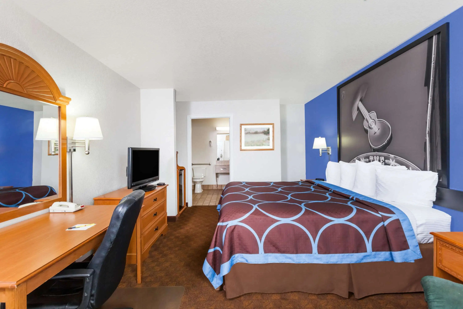 Super 8 by Wyndham Cleburne