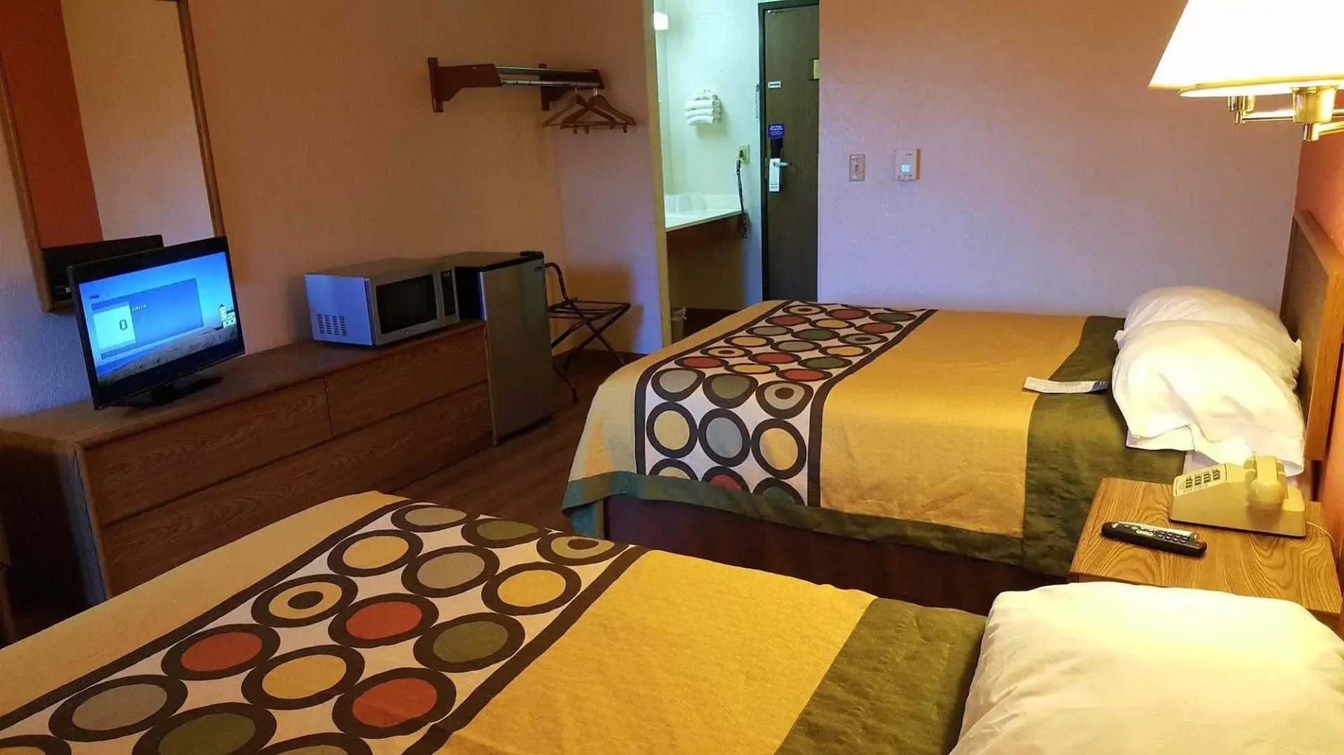 Motel 6 Saukville, WI