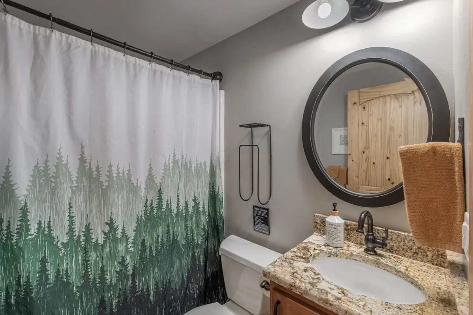 Bearfoot Chalet 3 Bedroom Home by NW Comfy Cabins