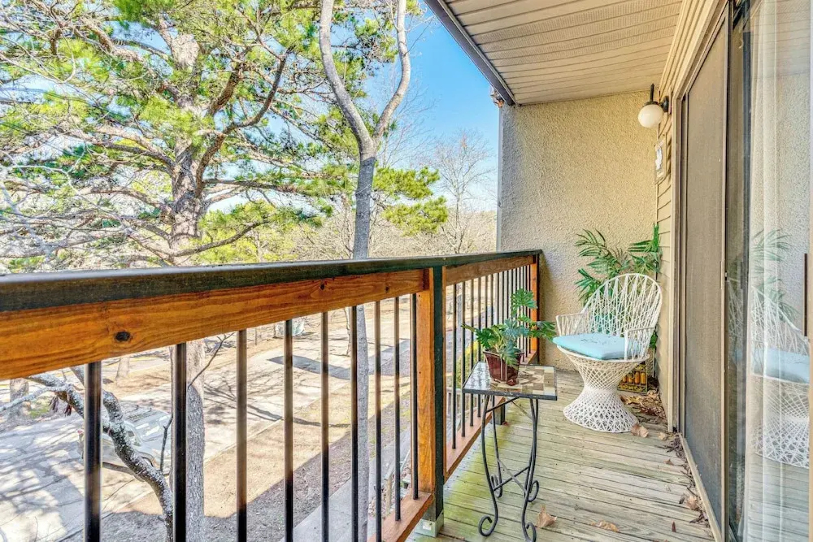 4 Mi to Greers Ferry Lake: Condo w/ Deck & Balcony
