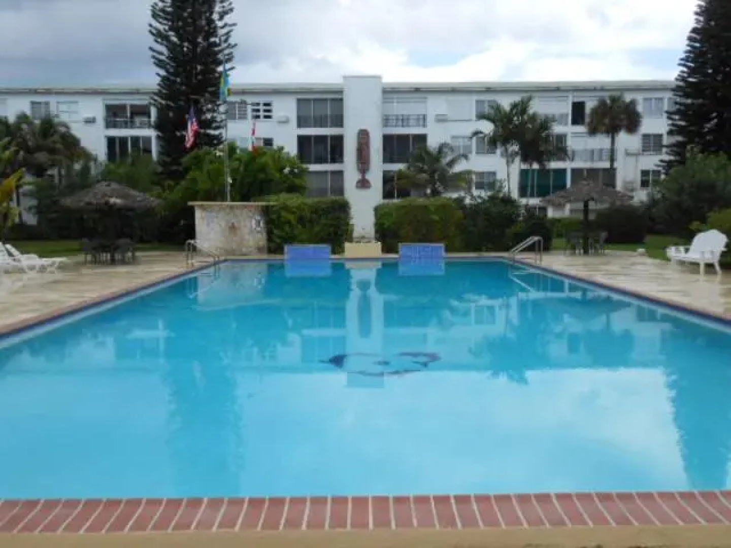 Contemporary 2-bed 2-bath condo