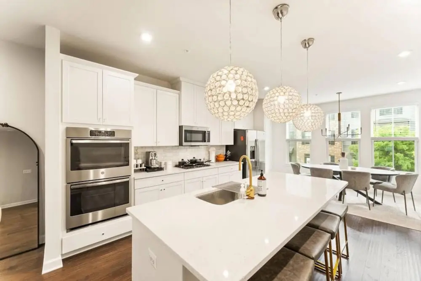 Ashburn 4-br Homestay Close to Dulles Metro