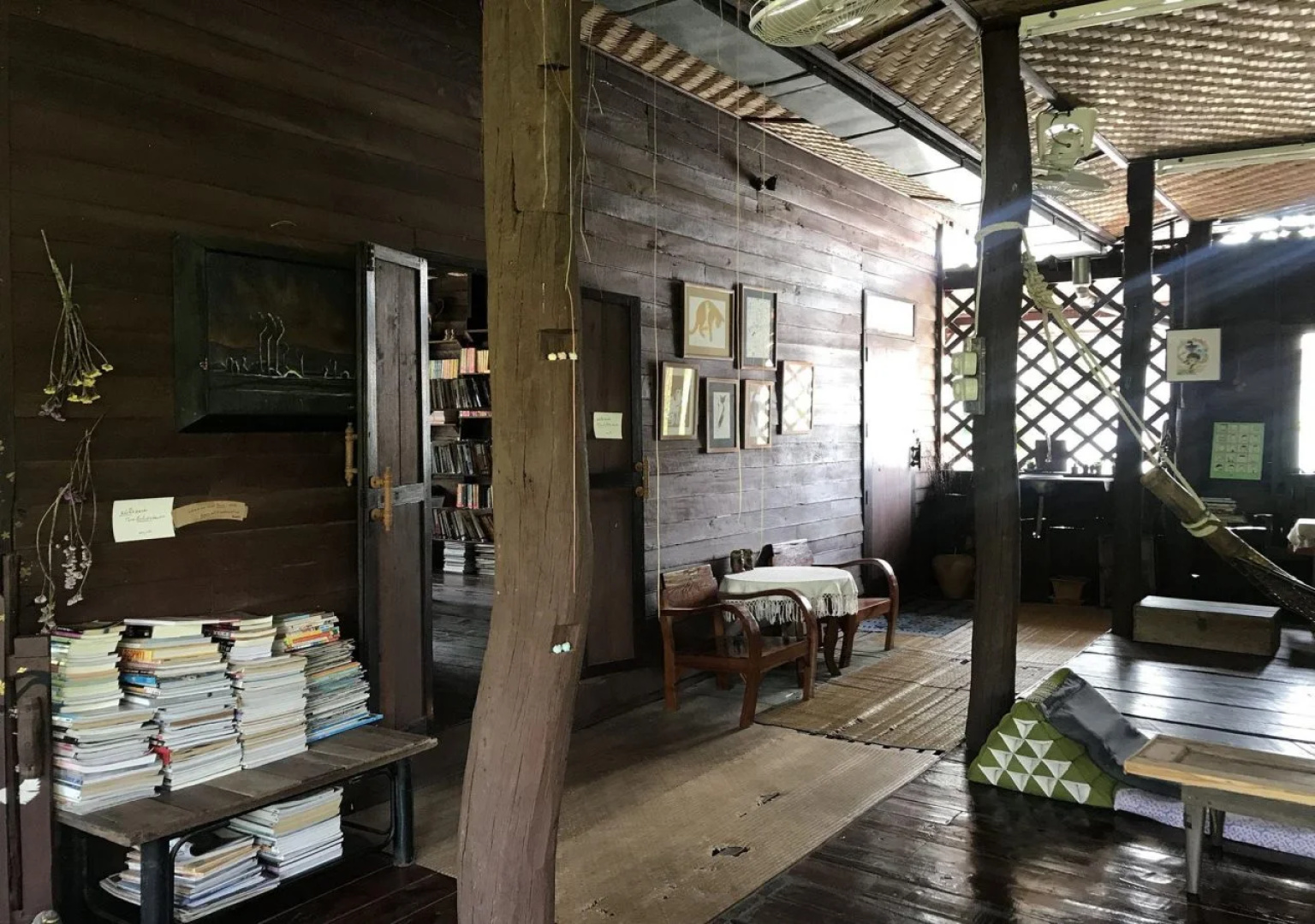 Banban Nannan Library and Guesthome