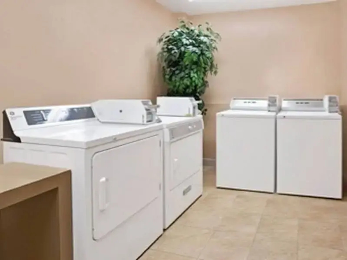 Days Inn & Suites by Wyndham Golden/Denver West